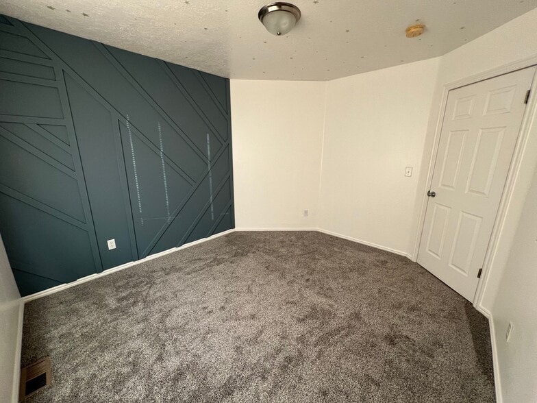 Building Photo - 3576 N Canary Way
