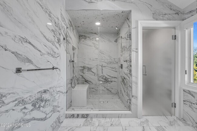 Building Photo - 215 Hollywood Ave