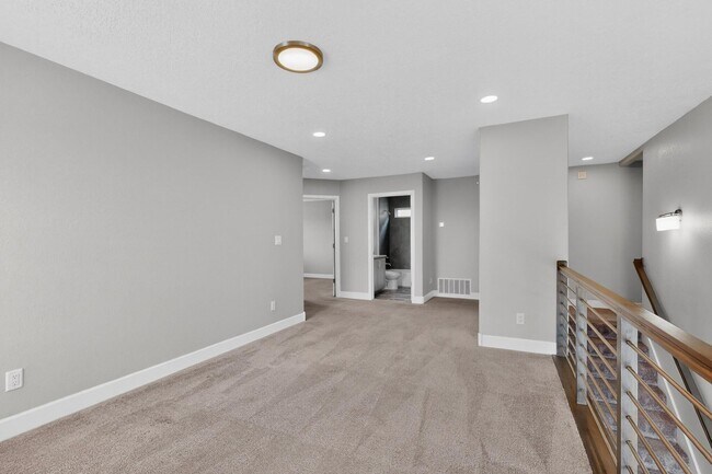 Building Photo - 5603 Linq Ct NE