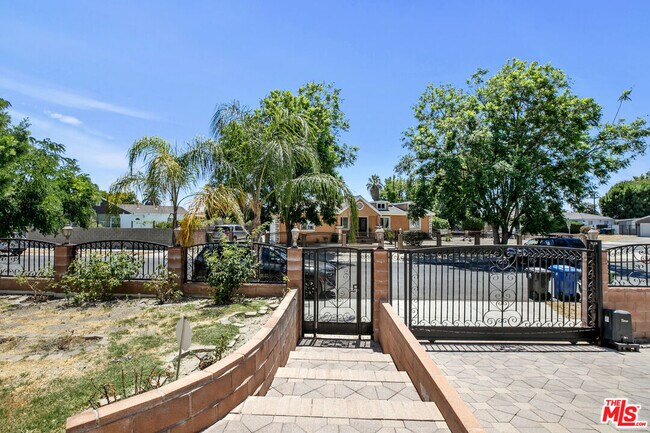 Building Photo - 12643 Archwood St