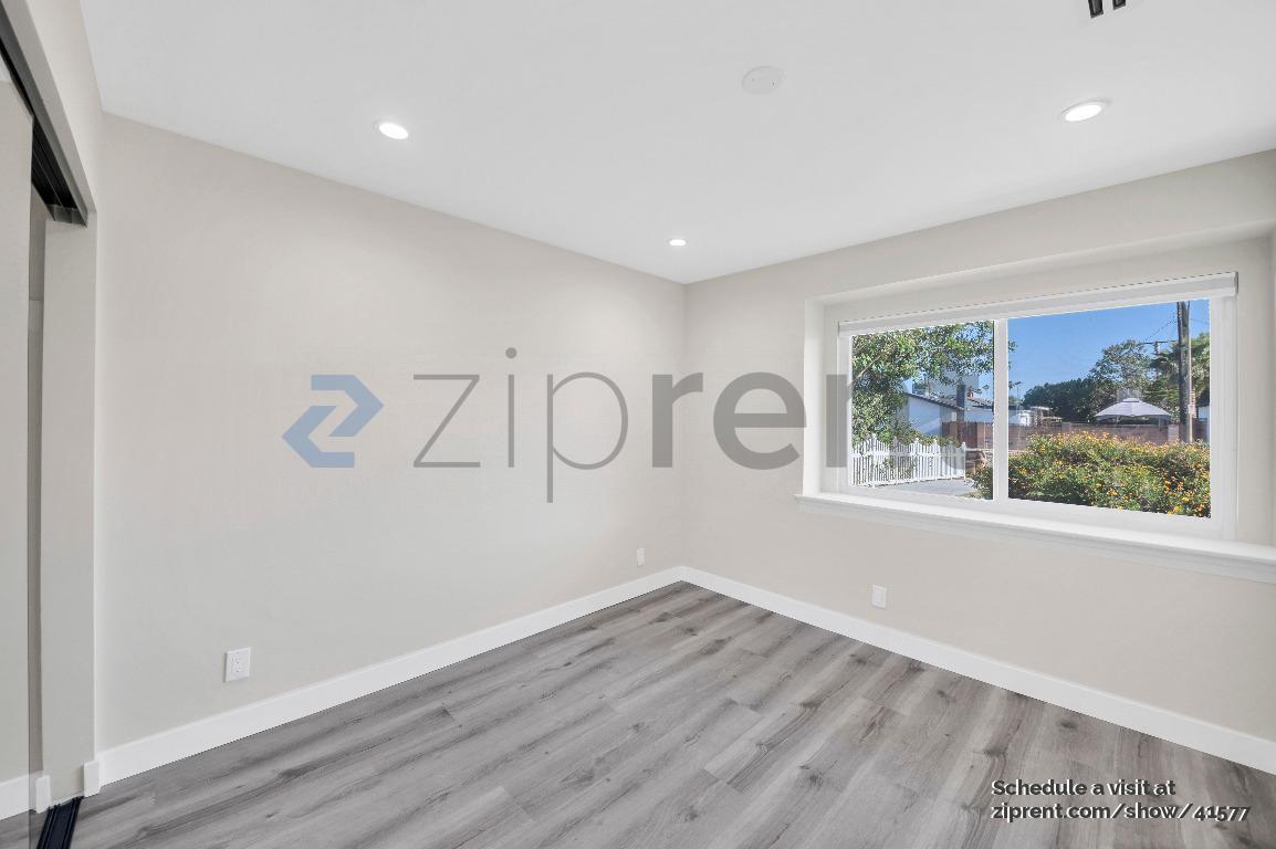 Building Photo - 22655 Strathern St