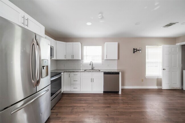 Building Photo - 3820 Lila St