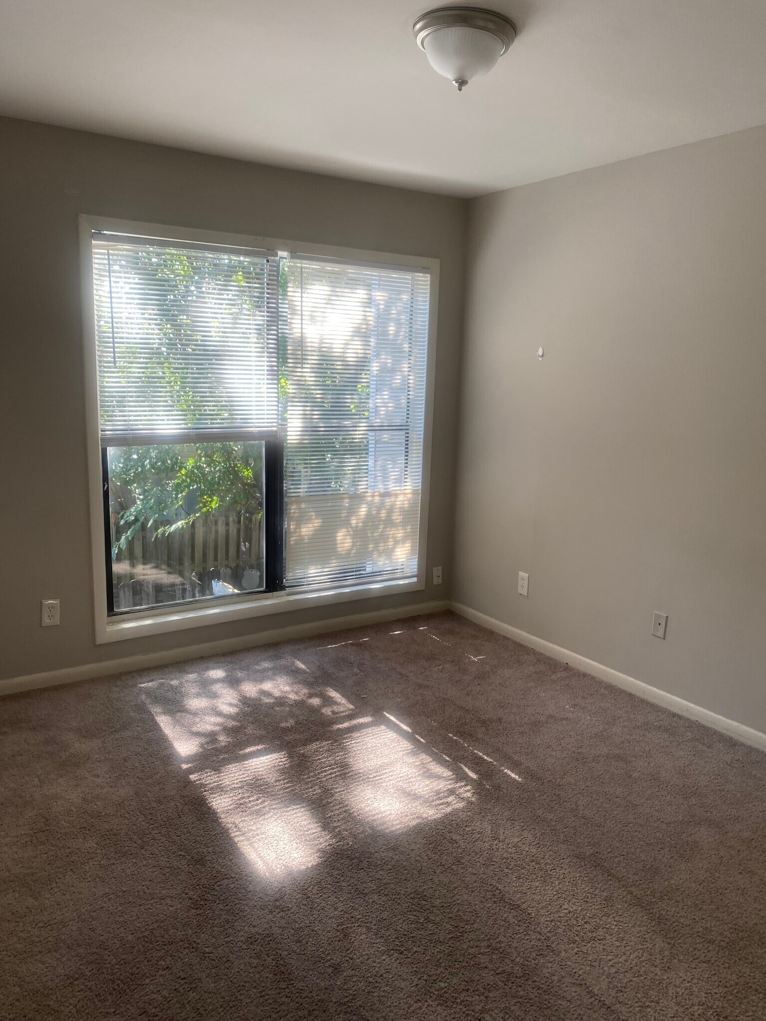 Building Photo - 141 Governors Dr