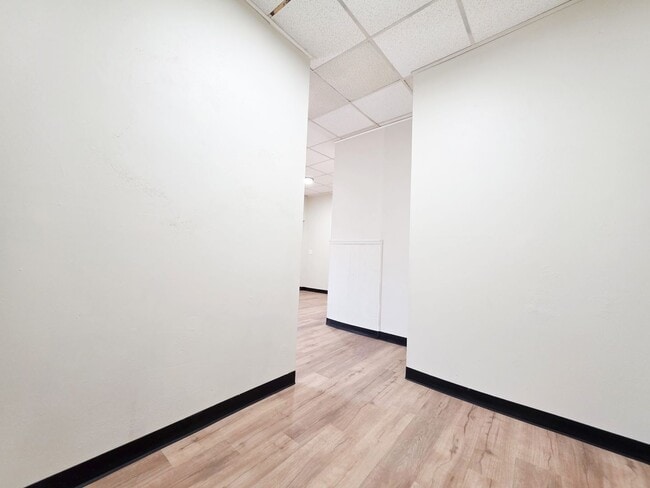 Building Photo - 135 E Main St