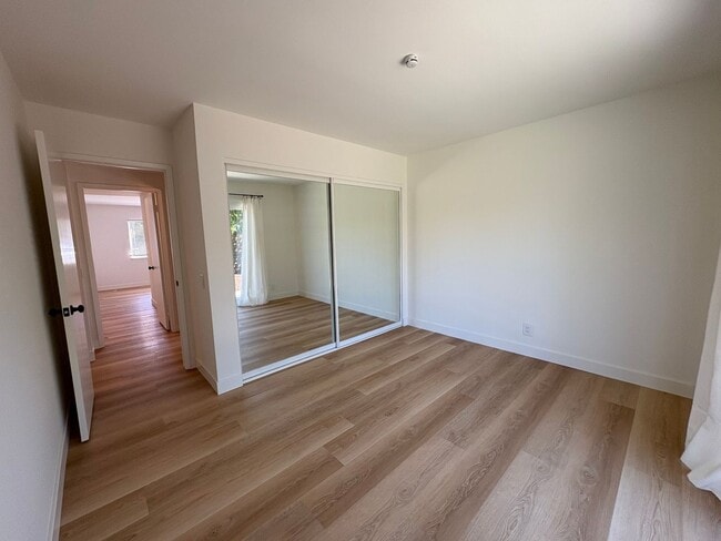 Building Photo - East End Ventura Gem - Spacious, Sunny & Immaculate