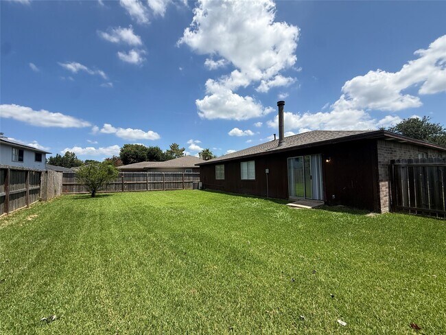 Building Photo - 18023 Lago Forest Dr