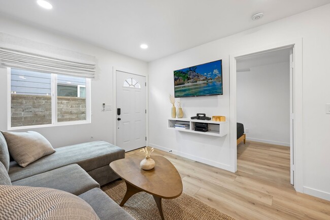 Building Photo - Newly remodeled and fully "furnished" 1 be...