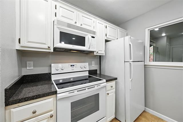 Building Photo - 8601 Park Ln