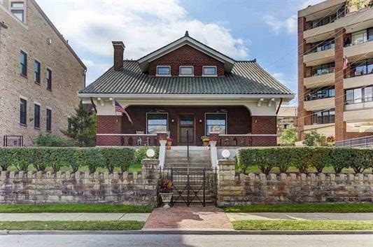 Building Photo - 219 Riverside Dr