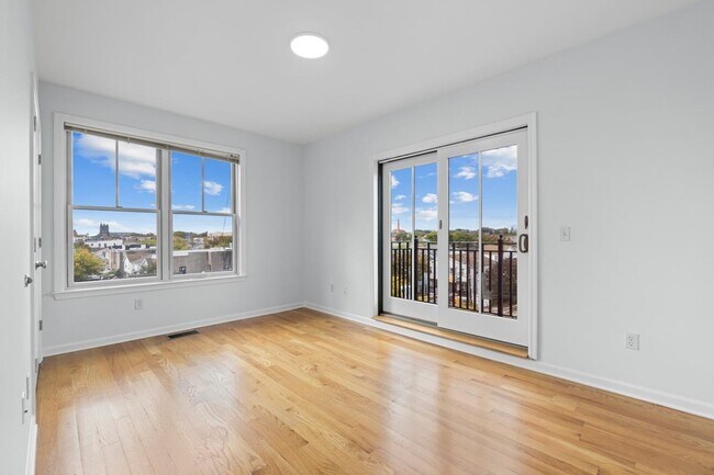 Building Photo - 443 Whiton St