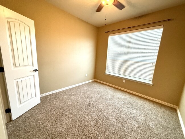 Building Photo - 414 Hidden Path