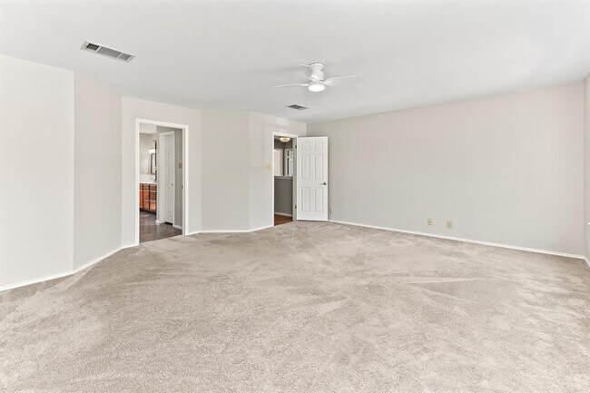 Building Photo - 1807 Iris Ln