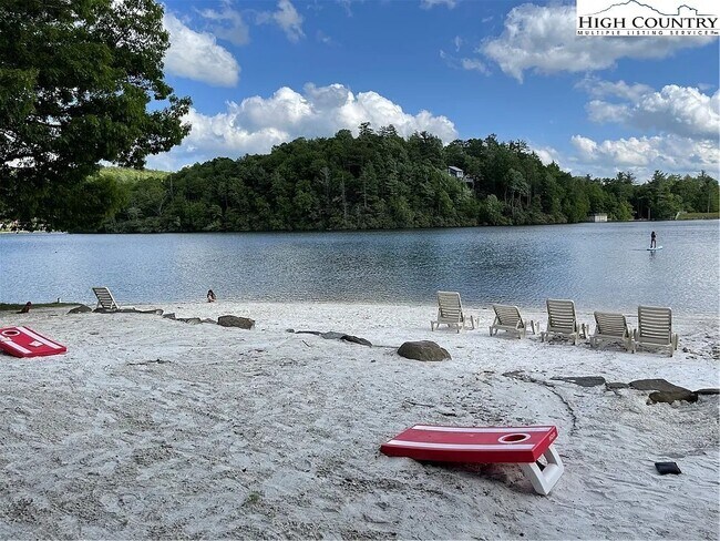 Building Photo - 252 Trillium Rd