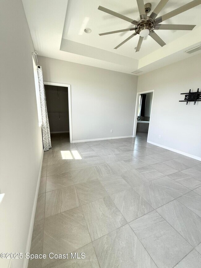 Building Photo - 8032 Mocan Ct