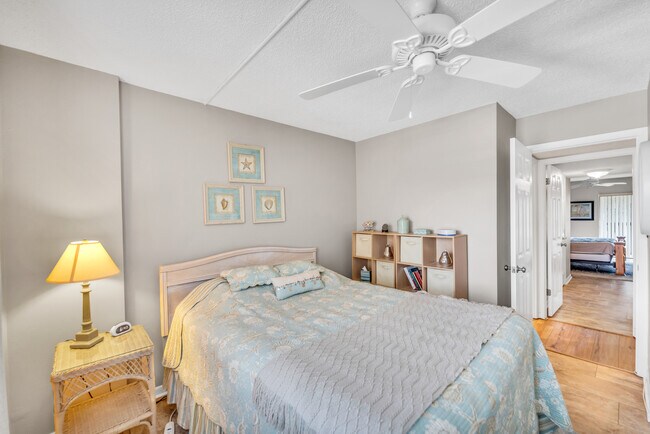 Building Photo - 2800 Cove Cay Dr