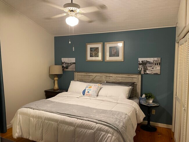 Master King Bed Suite - 403 Bechtel Blvd