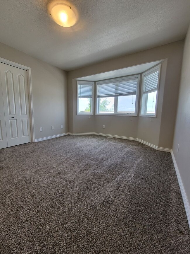 Building Photo - Beautiful, Custom Home in Comore Loma on 2 Acre Lot!  4 Beds, 3 Baths by Real Property Management