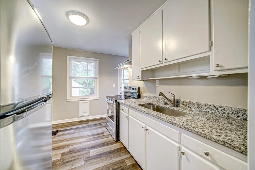 Building Photo - 661 Lorraine Dr