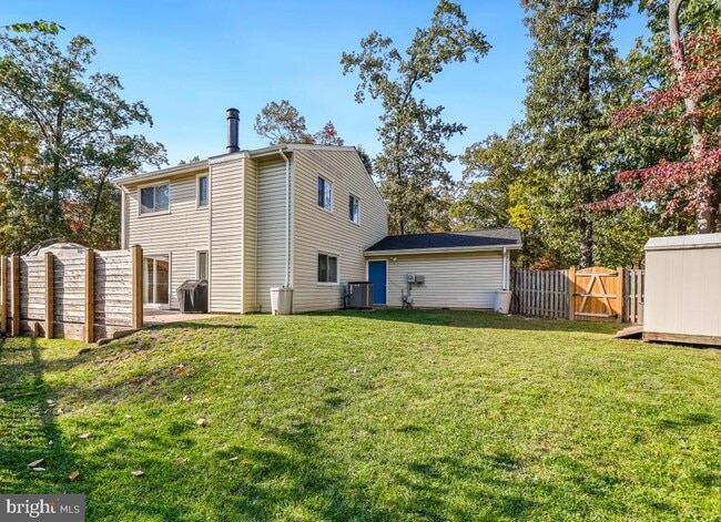 Building Photo - 1527 Hiddenbrook Dr