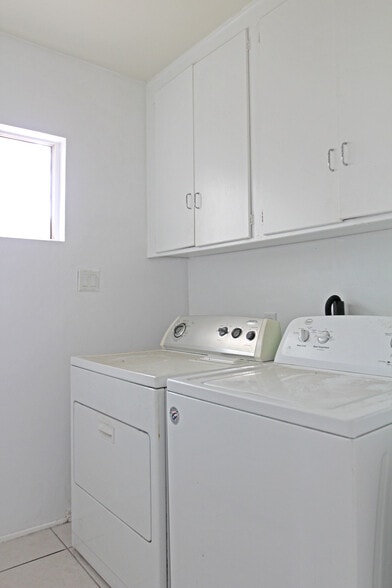 Building Photo - 4727 W 170th St