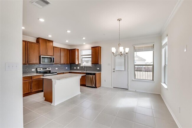 Building Photo - 105 Clematis Ct