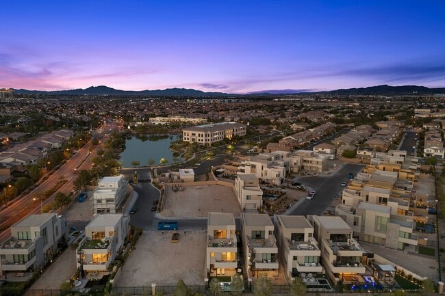 Building Photo - 4053 Heron Fairway Dr