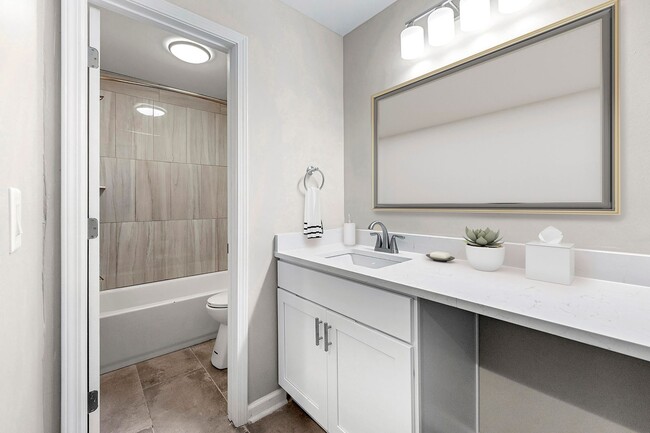 Building Photo - Spacious 3-bedroom, 2.5-bathroom End-unit townhome