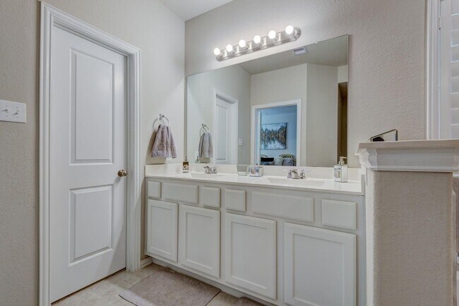Building Photo - 29809 Woodsons Edge Way