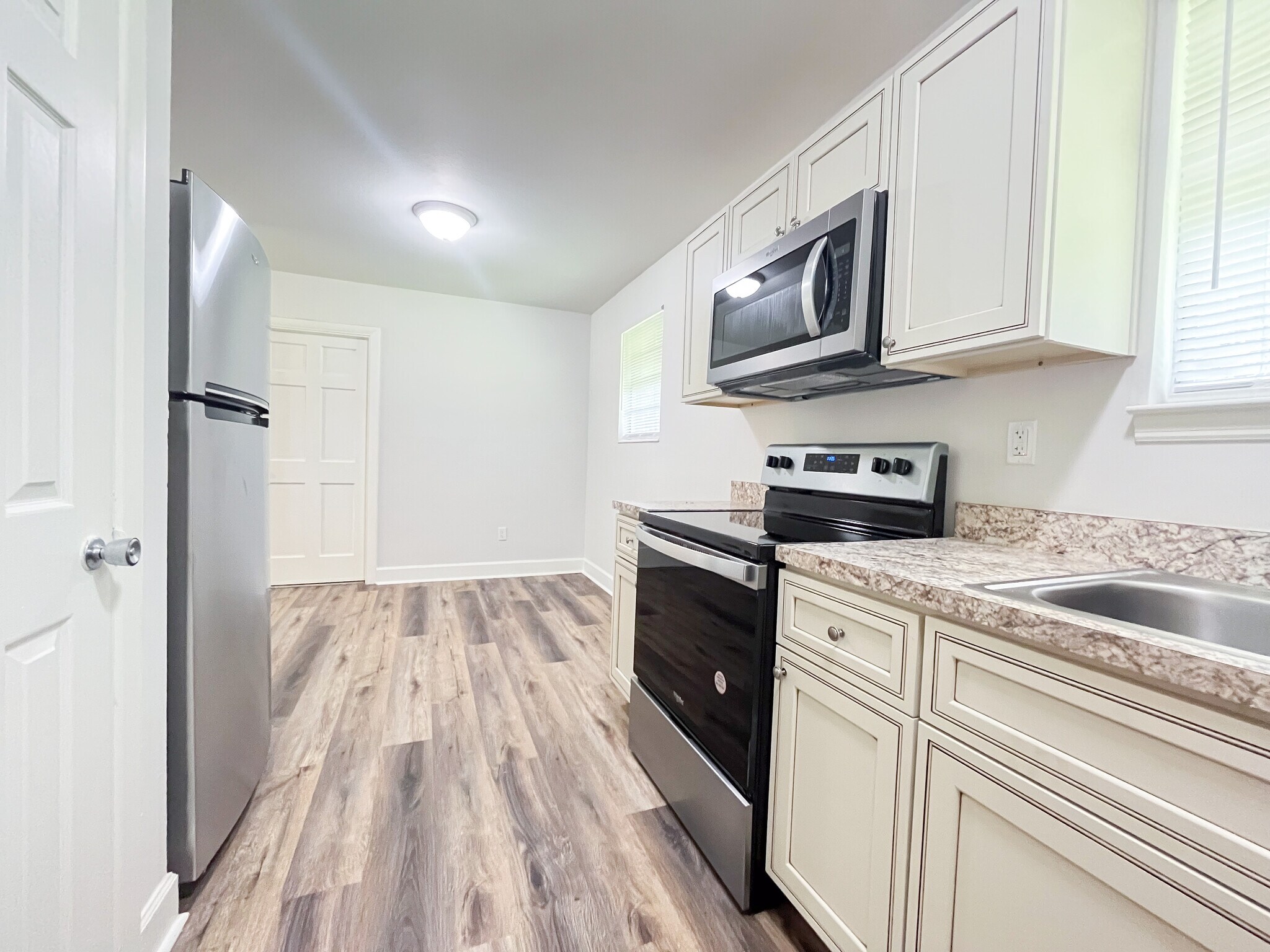 Building Photo - 2119 Melanie Dr
