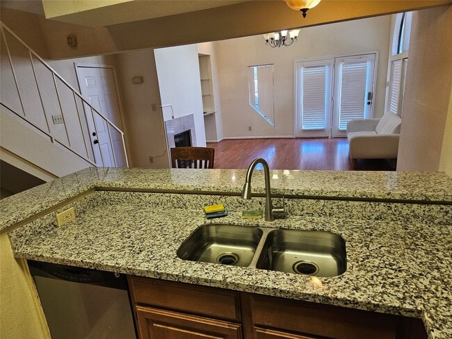 Building Photo - 2425 Holly Hall St