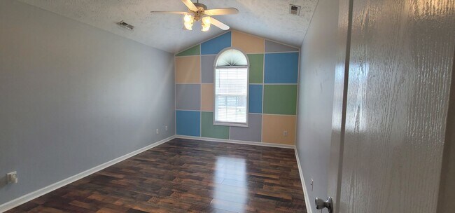 Building Photo - Beautiful 3 Bedro Brick Ranch Home w/ Bonus Room- Minutes from Interstate and Close to Shopping.