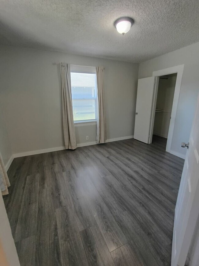 Building Photo - 2 bedroom home in Historic Downtown Riverside