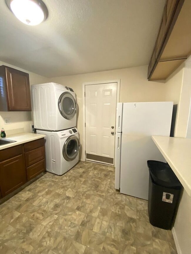 Building Photo - Studio Garage Apt in NW OKC YOUNGS ENGLEWO...