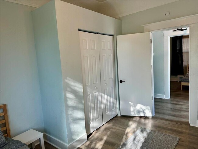 Building Photo - 1504 E 33rd Ave