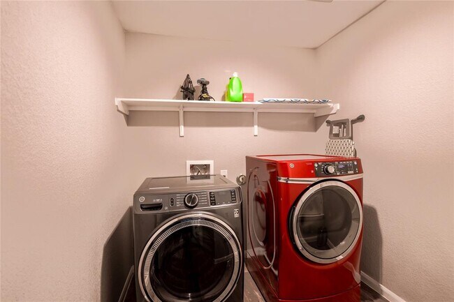 Building Photo - 14919 Hartsmith Dr