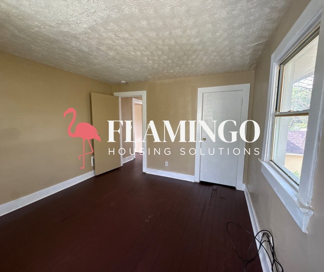 Building Photo - 725 Maplehurst Ave