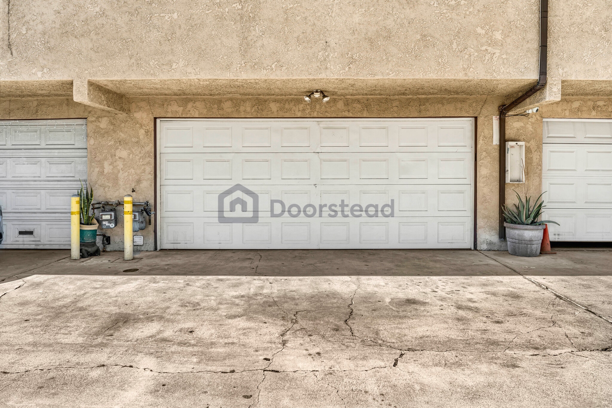 Building Photo - 15555 Nordhoff St