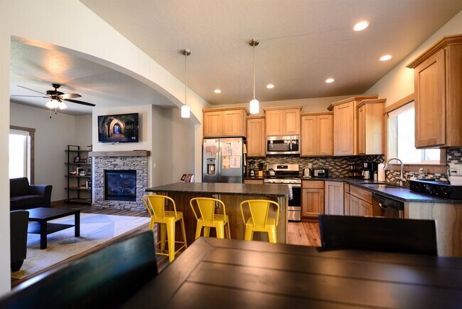 Building Photo - 7878 N Hibiscus Ln