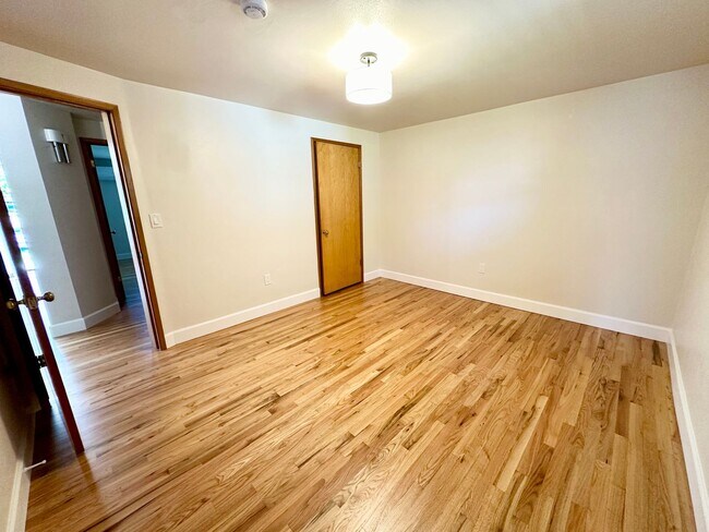 Building Photo - 203-207 N 38th Ave