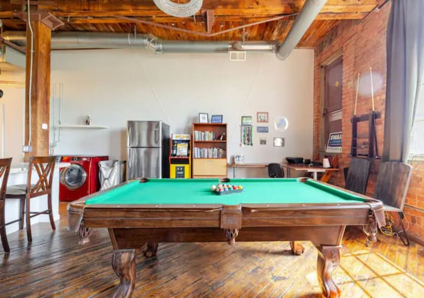 Building Photo - 226 Mt Elliott St