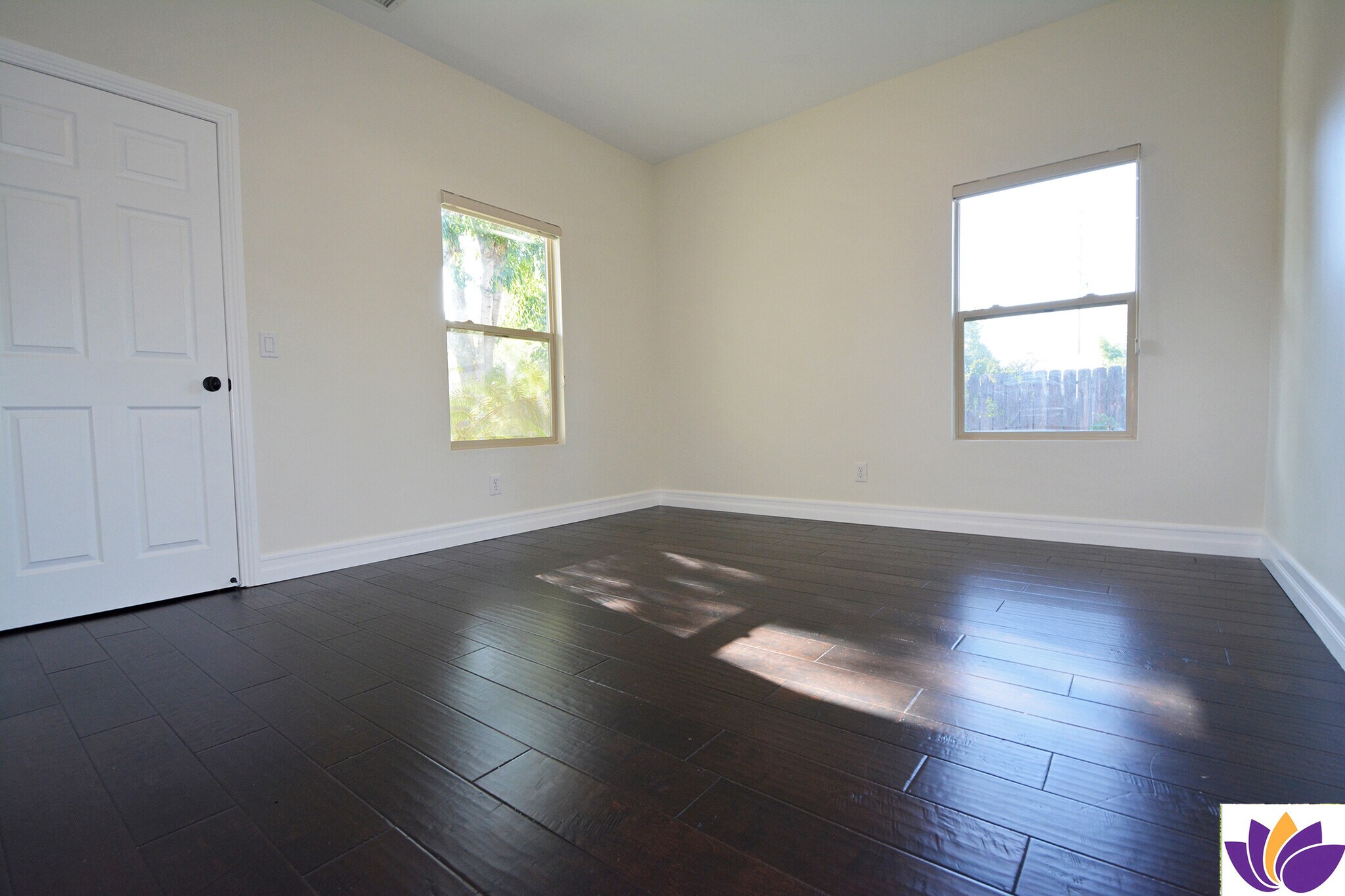 Building Photo - 1093 Avoca Ave