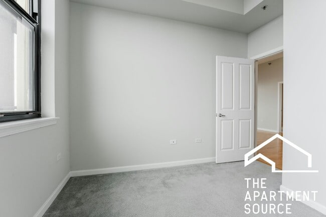 Building Photo - 1464 S Michigan Ave