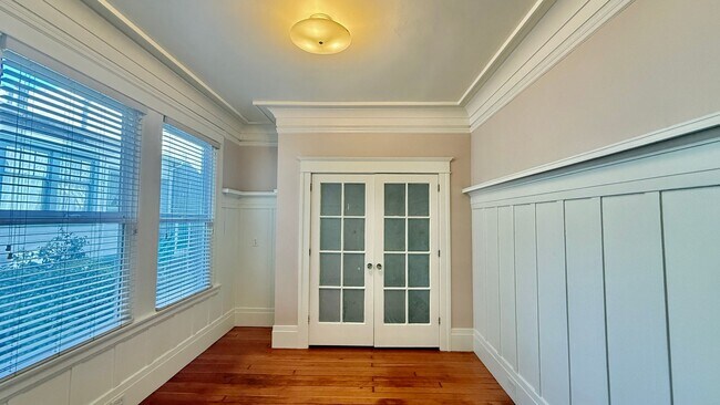 Building Photo - Charming Updated Top Floor 2BR/1BA Marina Apartment w/ Golden Gate Bridge Views! AMSI