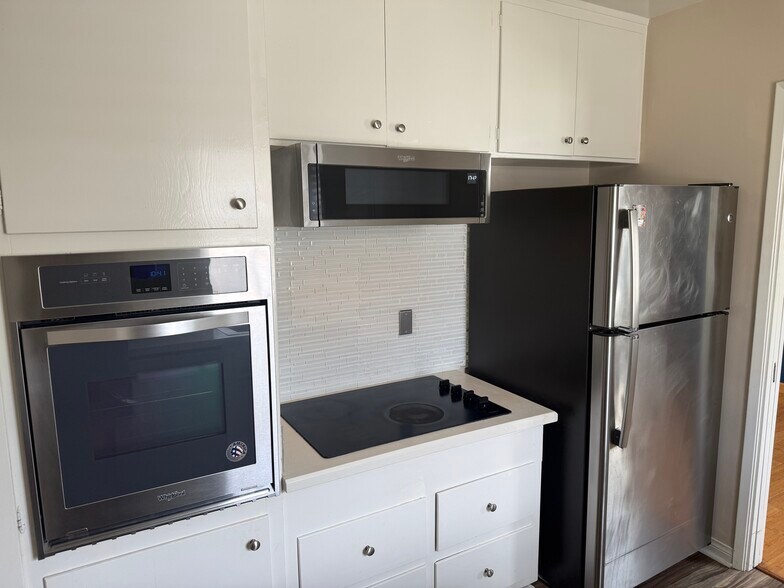 Building Photo - 1227 E 1st St