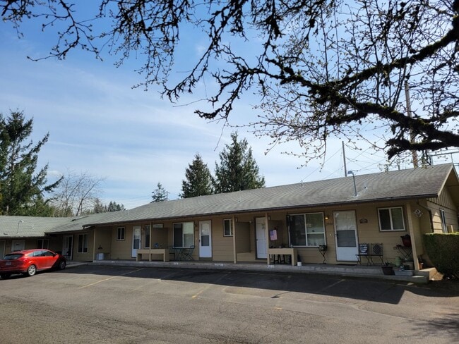 Building Photo - Rent Special: 1/2 Off January - Ground Level 2 Bed 1 Bath W/ Air Conditioning