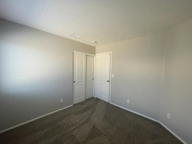 Building Photo - 416 Opal Dr