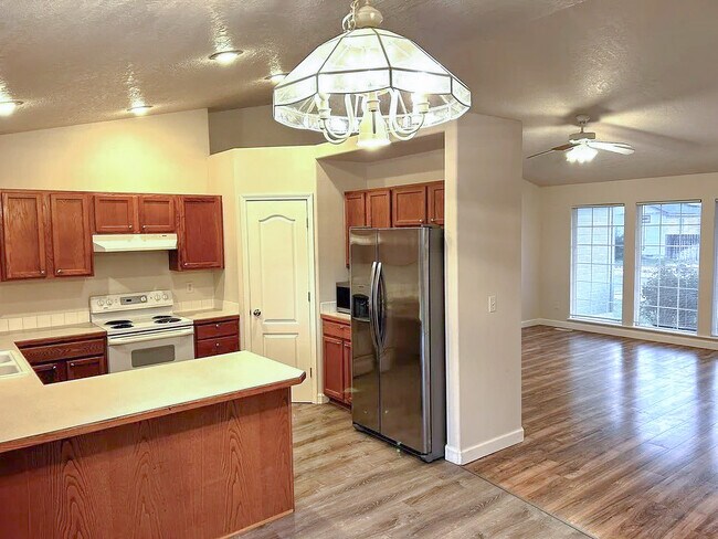 Building Photo - 1435 N Inez Pl