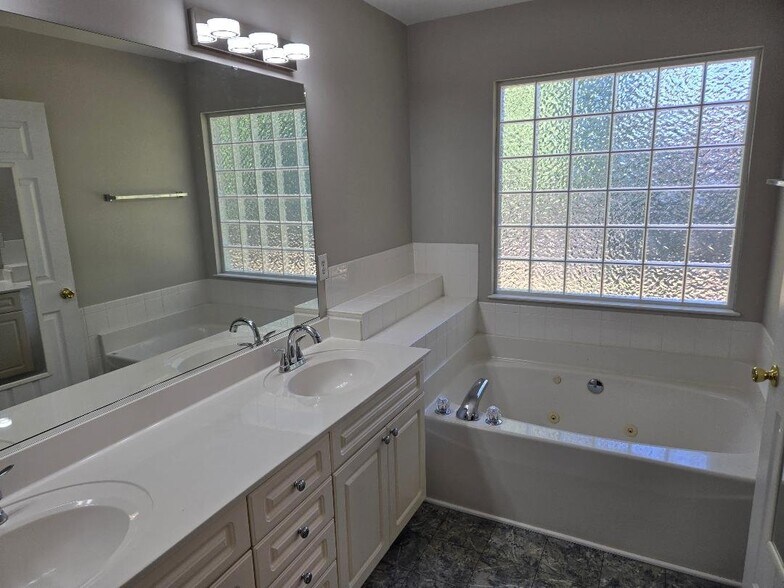 Building Photo - 108 Woodstork Cove Rd