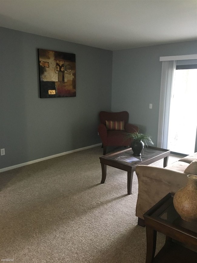 Building Photo - 2600 Woodmeadow Dr SE