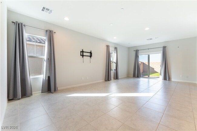 Building Photo - 747 N Water St